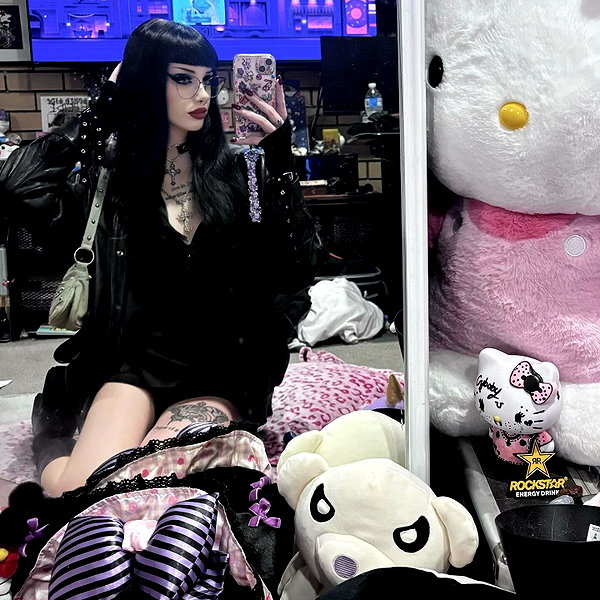 livindeadyaz instagram image archive image