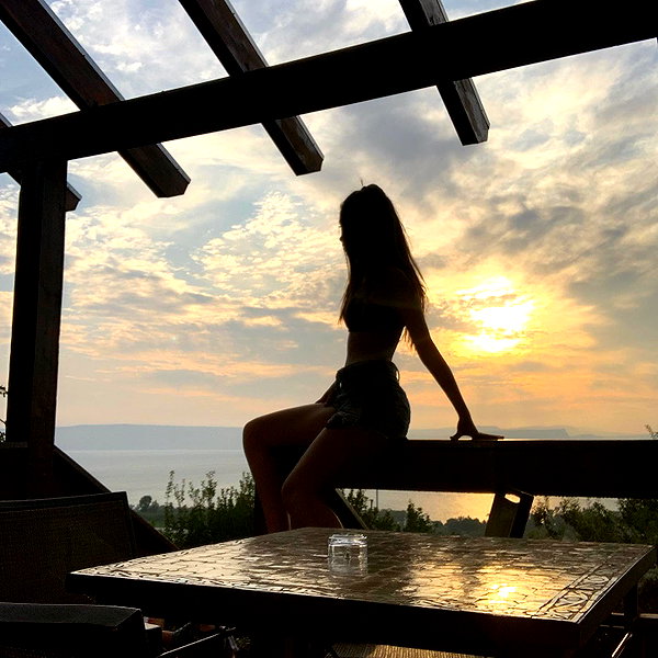 liya_manor_ instagram image archive image