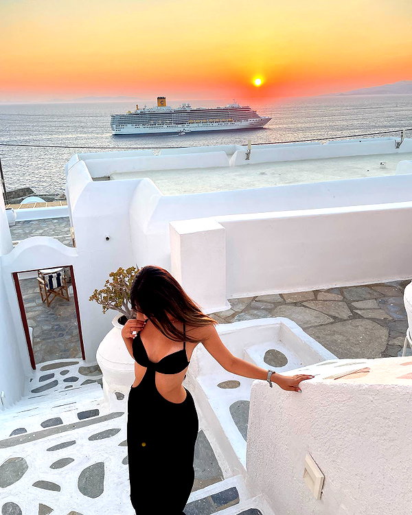 liya_manor_ instagram image archive image