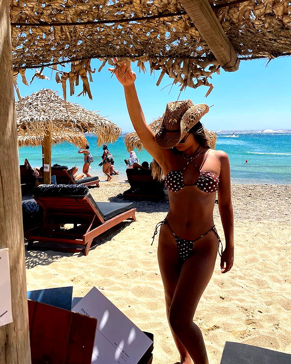 liya_manor_ instagram image archive image