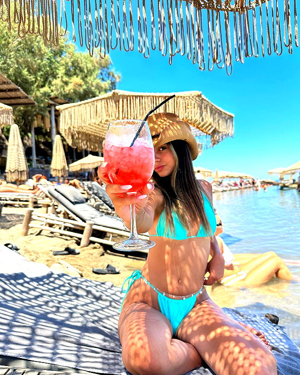 liya_manor_ instagram image archive image