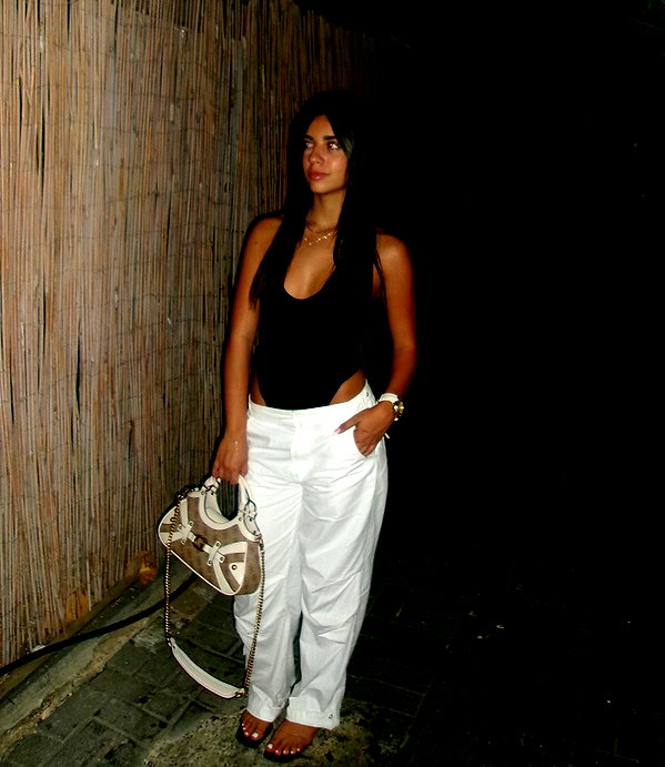 liya_manor_ instagram image archive image