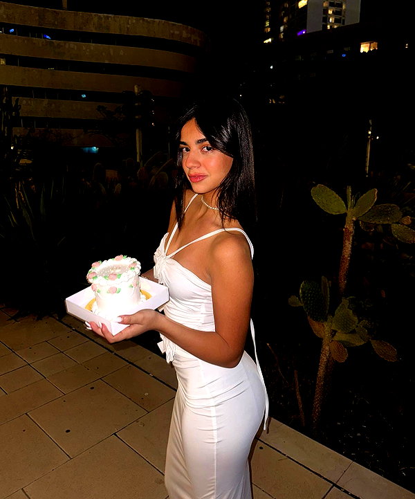 liya_manor_ instagram image archive image