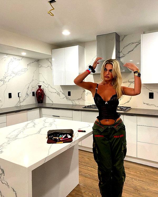 lizrrossi instagram image archive image
