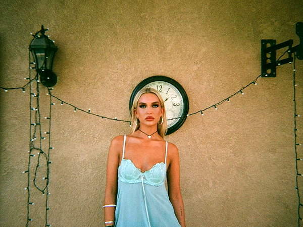 lizrrossi instagram image archive image
