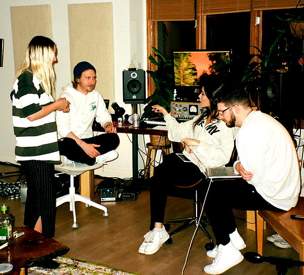 madisonbeer instagram image archive image