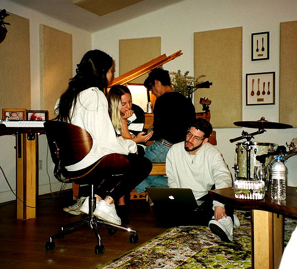 madisonbeer instagram image archive image