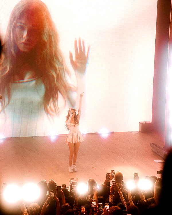 madisonbeer instagram image archive image