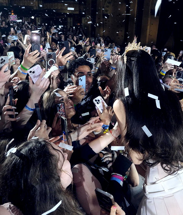 madisonbeer instagram image archive image