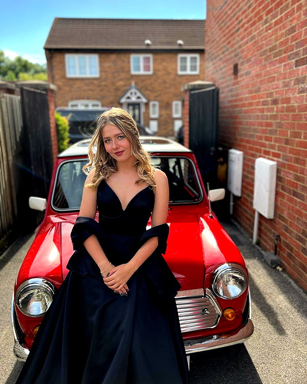maeve.edwards.x instagram image archive image