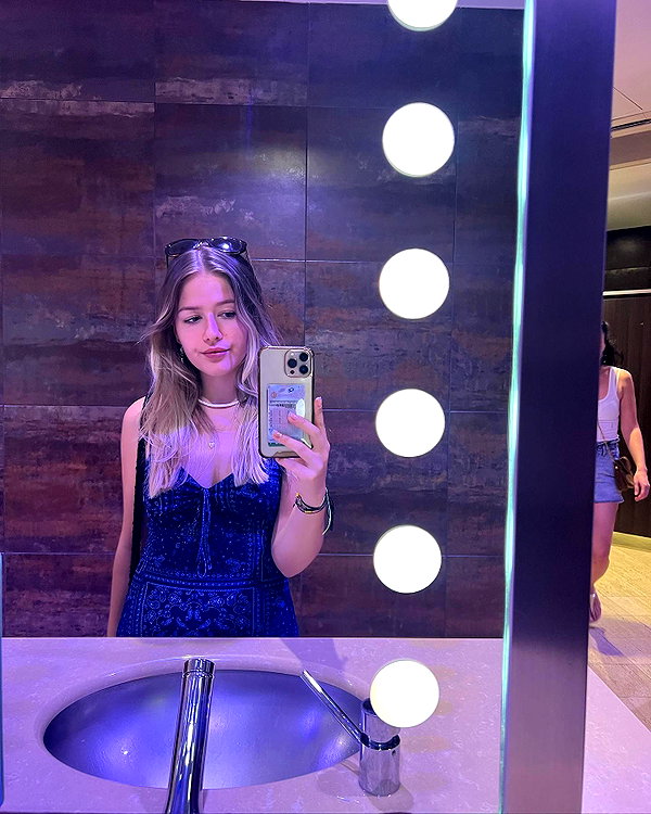 maeve.edwards.x instagram image archive image
