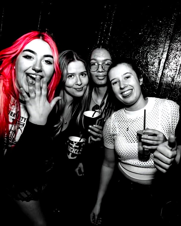 maeve.edwards.x instagram image archive image