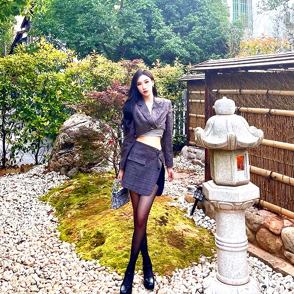 maymay_hitomi instagram image archive image