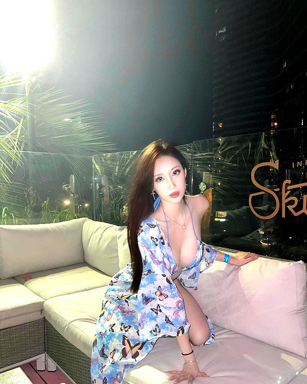 maymay_hitomi instagram image archive image