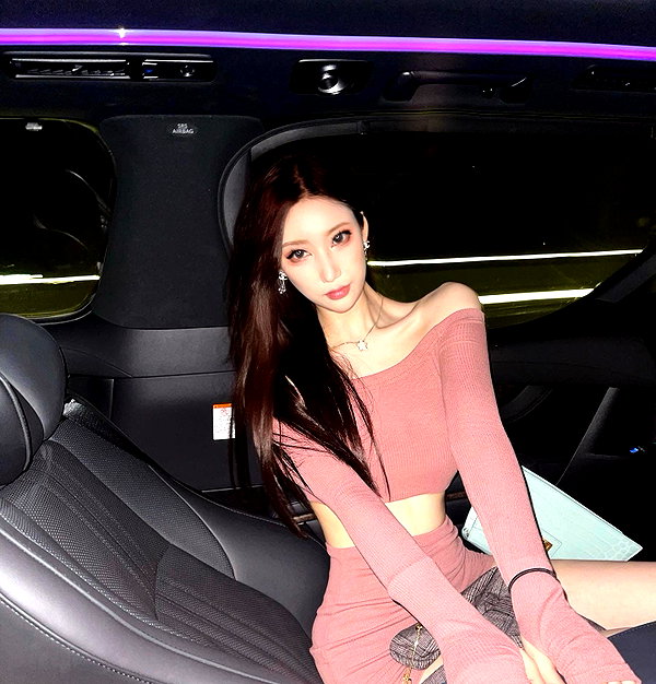 maymay_hitomi instagram image archive image