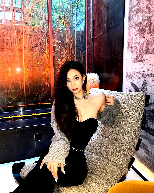 maymay_hitomi instagram image archive image