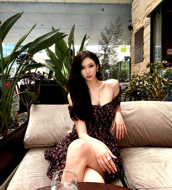 maymay_hitomi instagram image archive image