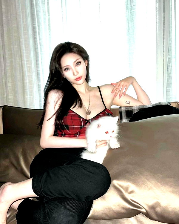 maymay_hitomi instagram image archive image
