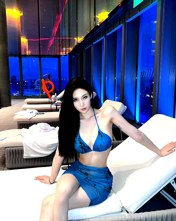 maymay_hitomi instagram image archive image