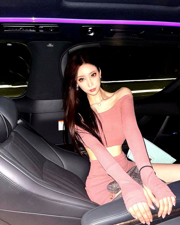 maymay_hitomi instagram image archive image