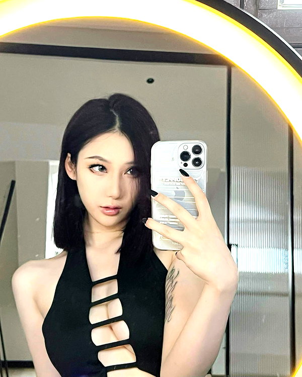 maymay_hitomi instagram image archive image