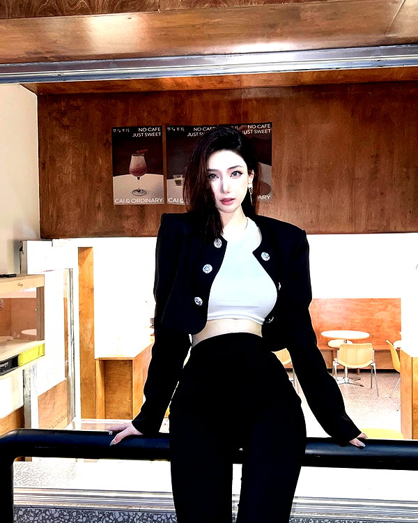maymay_hitomi instagram image archive image