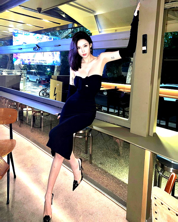 maymay_hitomi instagram image archive image