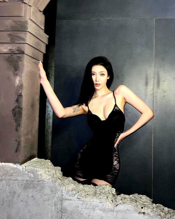 maymay_hitomi instagram image archive image
