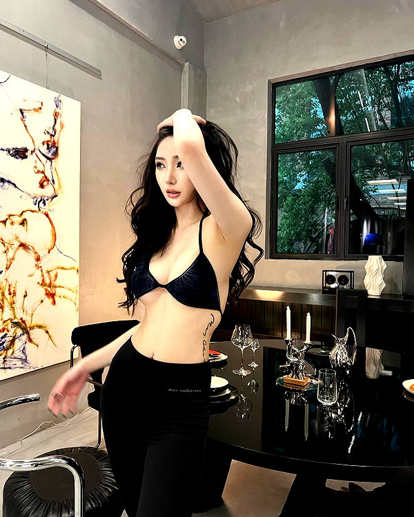 maymay_hitomi instagram image archive image