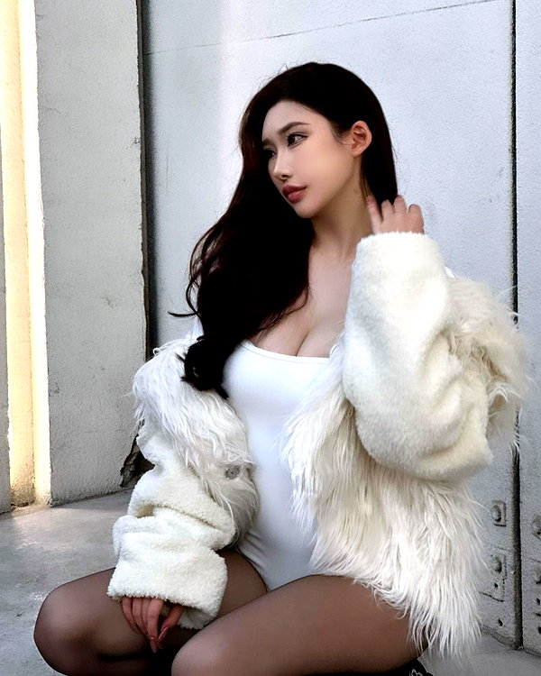 maymay_hitomi instagram image archive image