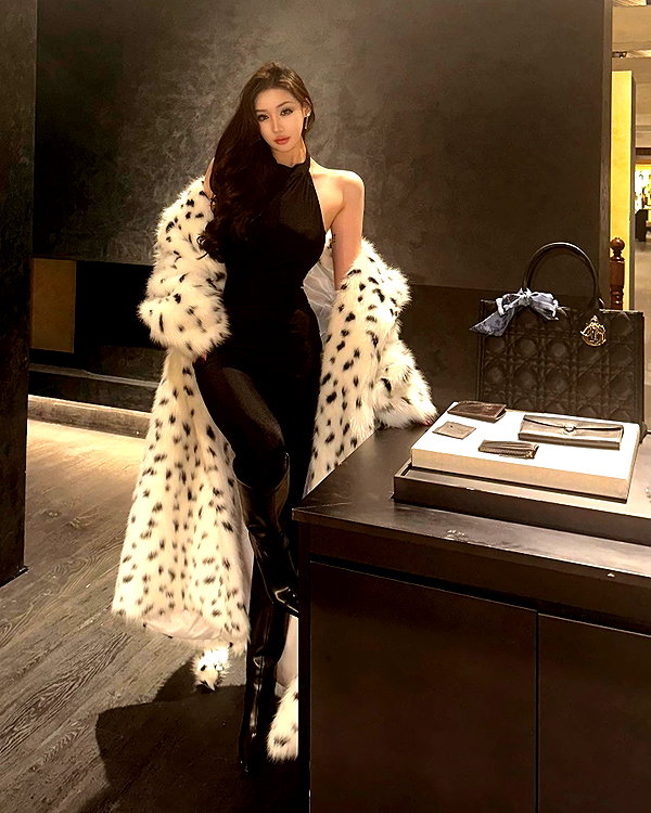 maymay_hitomi instagram image archive image
