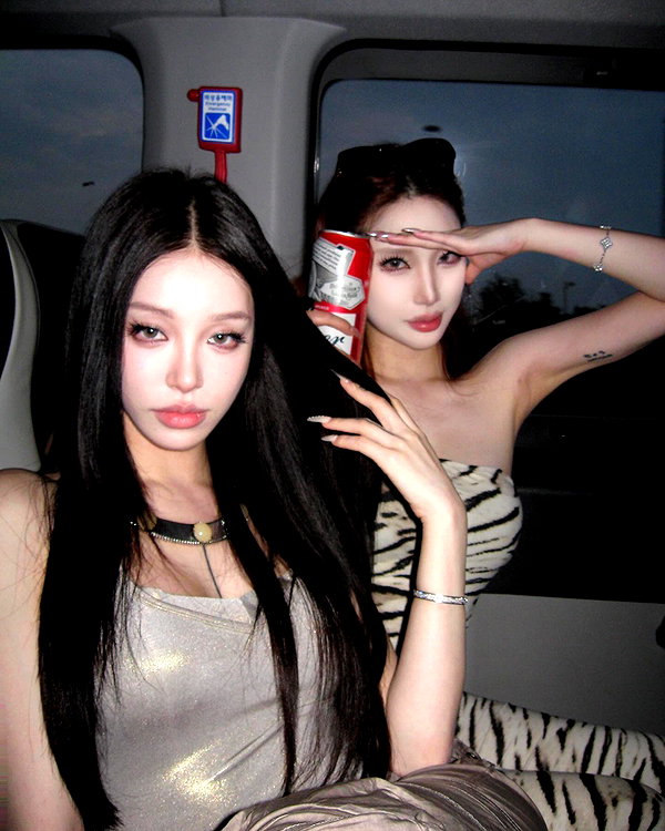 maymay_hitomi instagram image archive image
