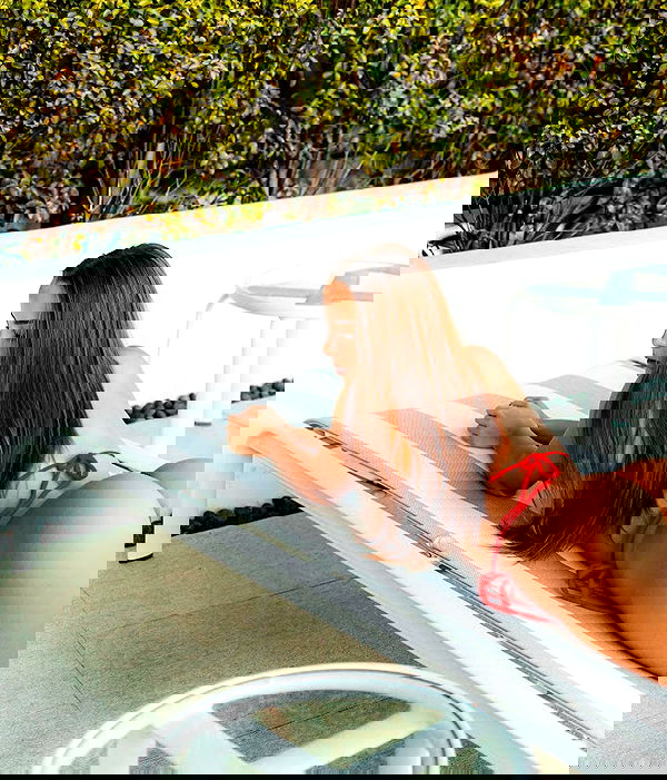 meelahrobbins image ~ Altpins