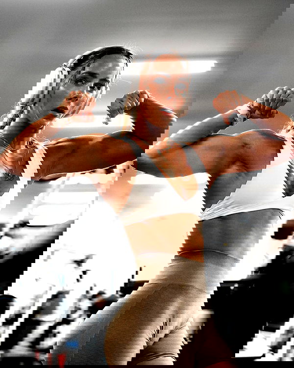 meelahrobbins image ~ Altpins