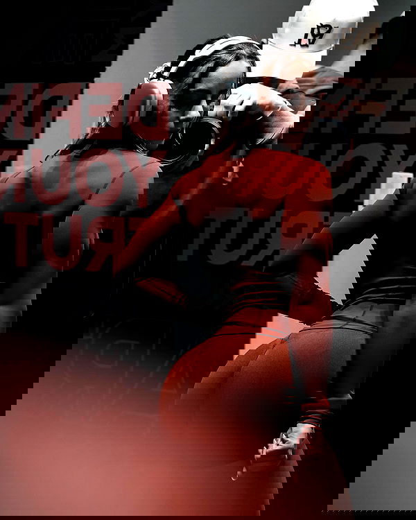 meelahrobbins image ~ Altpins