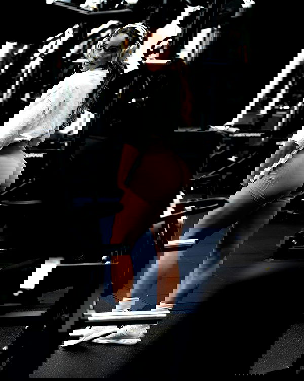 meelahrobbins image ~ Altpins