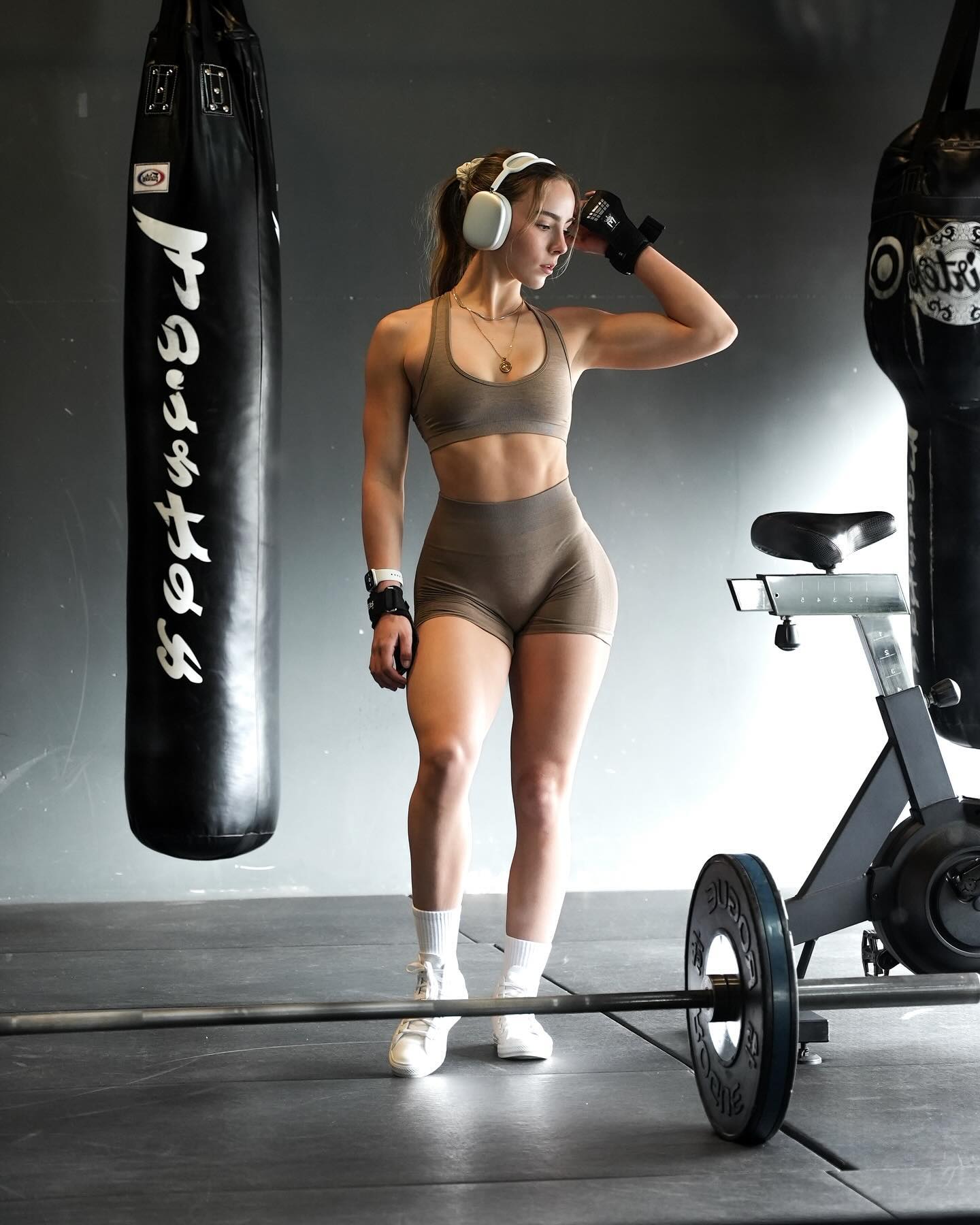 meelahrobbins instagram image archive image