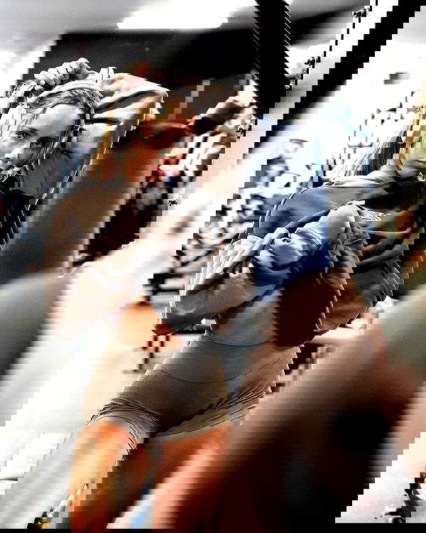 meelahrobbins image ~ Altpins