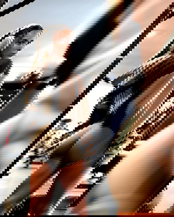 meelahrobbins image ~ Altpins