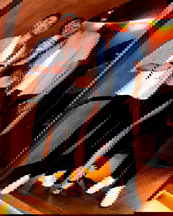 meelahrobbins image ~ Altpins