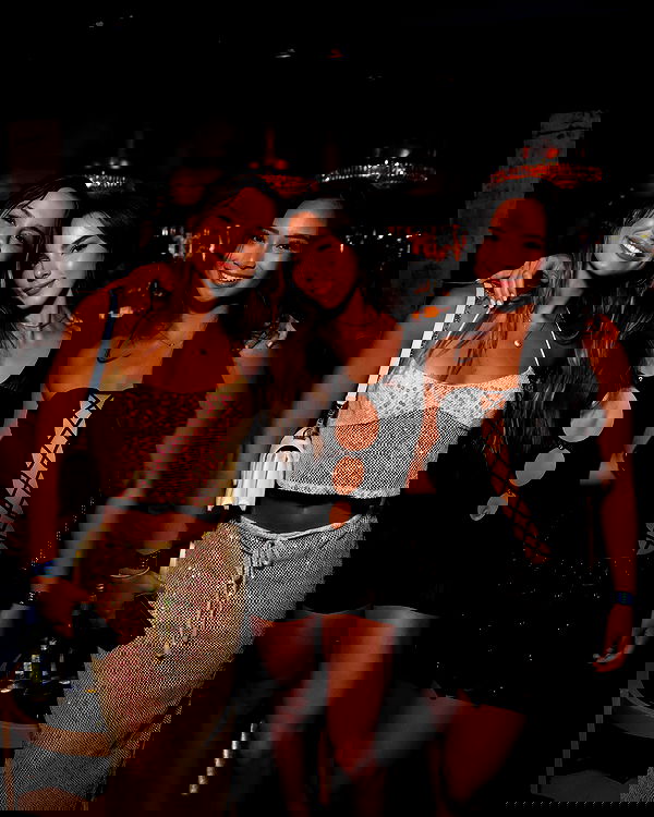 meelahrobbins image ~ Altpins