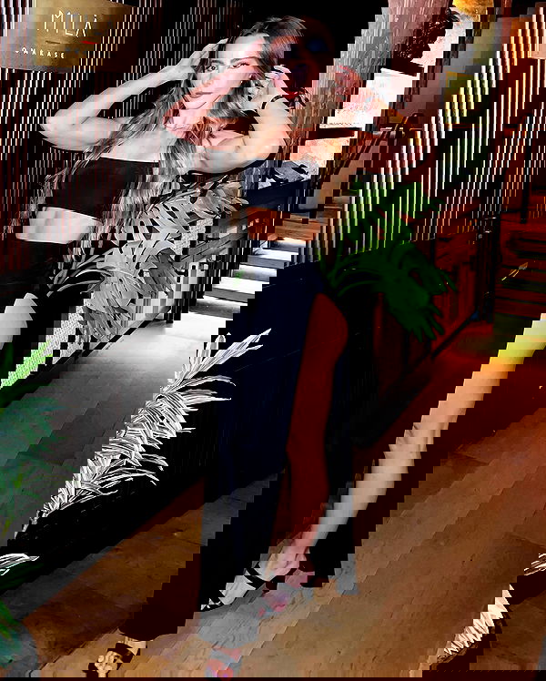 meelahrobbins image ~ Altpins