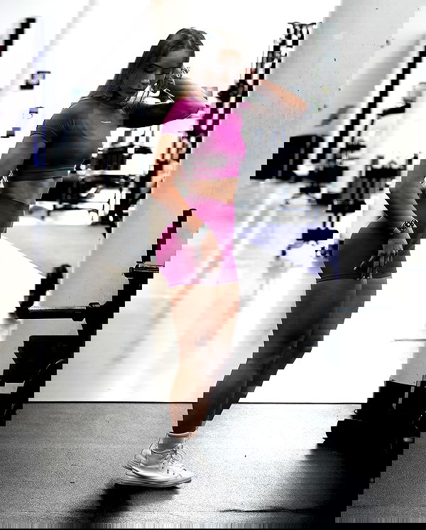 meelahrobbins image ~ Altpins