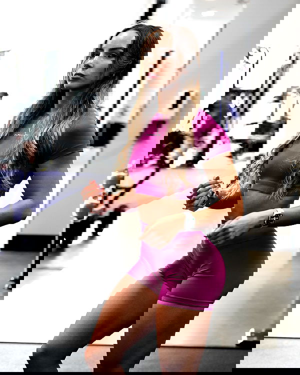 meelahrobbins image ~ Altpins