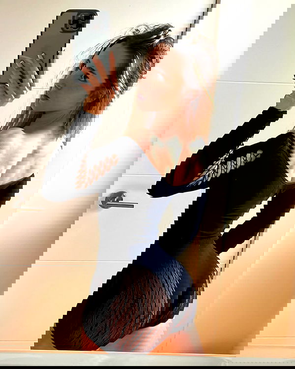 meelahrobbins image ~ Altpins