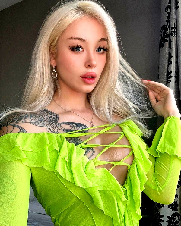 milla_snake instagram image archive image
