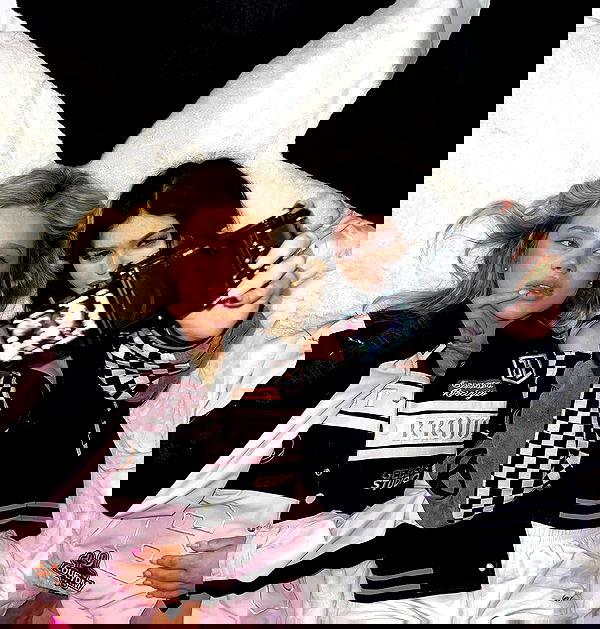 nevaaadaa nevaaadaa archive image