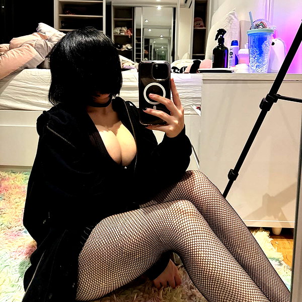 nicoleponyxo instagram image archive image
