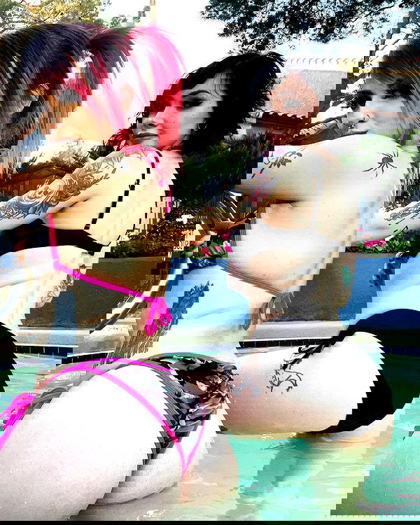 nikkibitez nikkibitez archive image