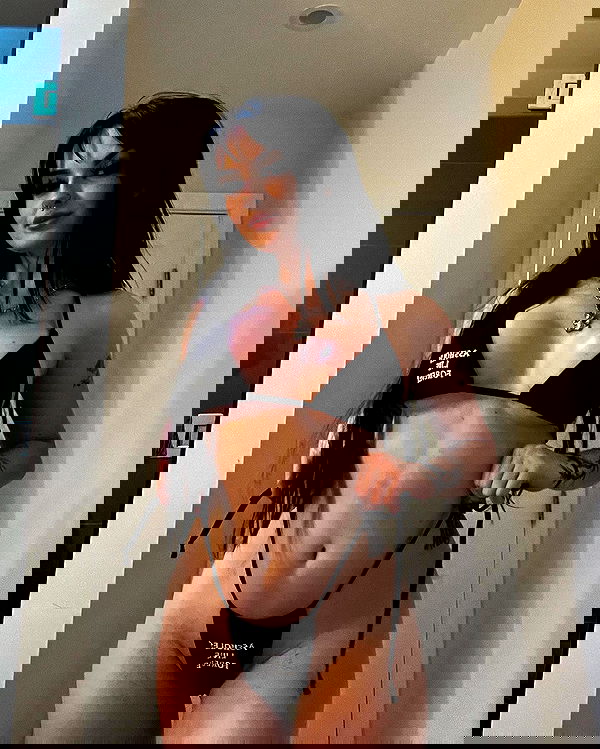 nikkibitez nikkibitez archive image